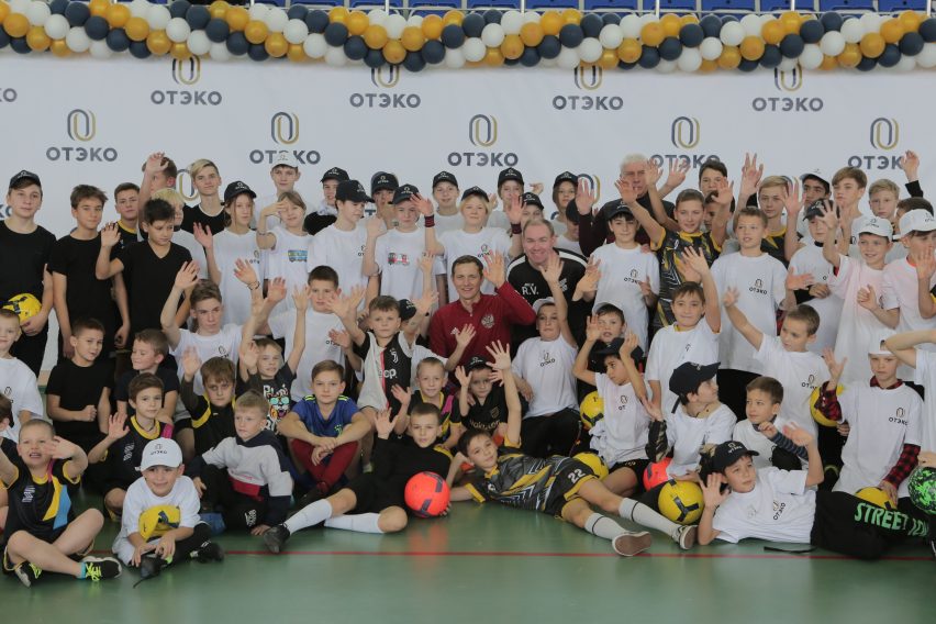 260 детей Темрюкского района встретились с прославленными спортсменами на мастер-классах по футболу, самбо и дзюдо
