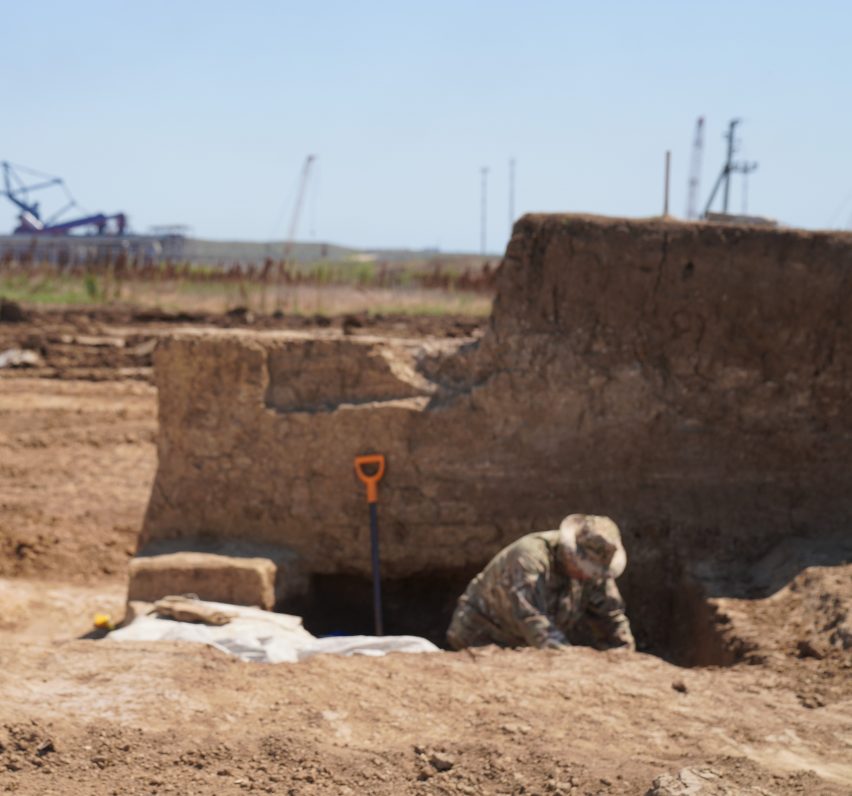 Новый сезон: археологи из специализированного подразделения ОТЭКО исследуют 6 древних курганов вблизи порта Тамань